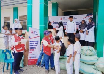 PMI Salurkan 1.500 Paket Perlengkapan Sekolah dari Palang Merah Hongkong untuk Siswa di Pidie Jaya