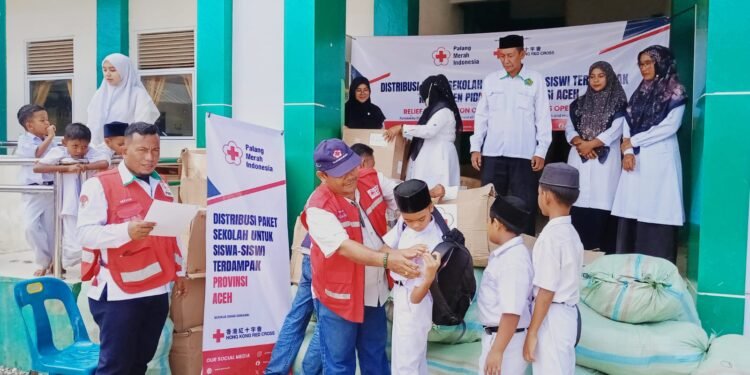 PMI Salurkan 1.500 Paket Perlengkapan Sekolah dari Palang Merah Hongkong untuk Siswa di Pidie Jaya