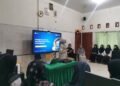Dosen FKIP USK Latih Guru SMAN 1 Peukan Bada Manfaatkan Papan Interaktif Digital