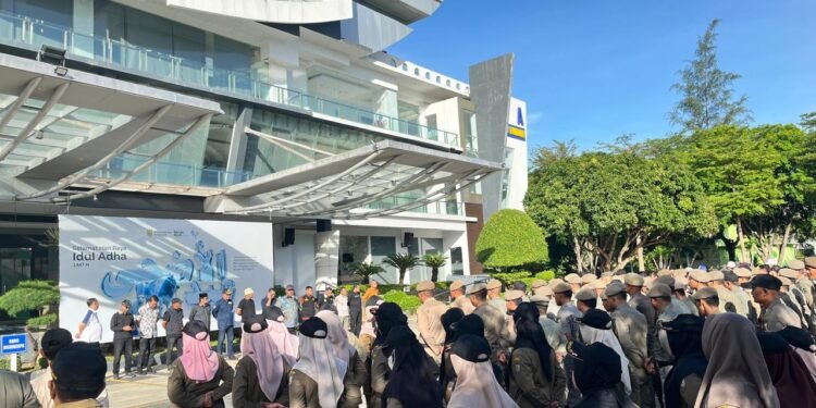 Pemko Bongkar Sejumlah Bangunan di Atas Saluran Air di Rukoh