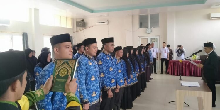 Plt Sekda Lantik 50 Pejabat Fungsional Tenaga Kesehatan dan Guru