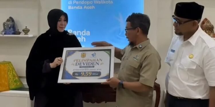 Pemko Banda Aceh Terima Dividen Perumdam Tirta Daroy