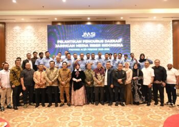 Gubernur Aceh dan Sejumlah Pejabat Publik Terima Penghargaan JMSI Aceh