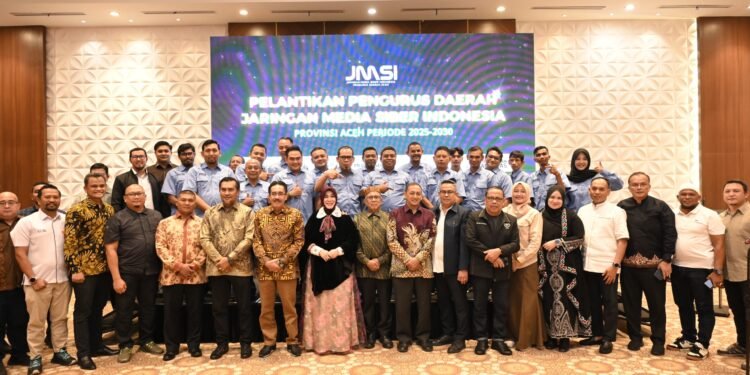 Gubernur Aceh dan Sejumlah Pejabat Publik Terima Penghargaan JMSI Aceh