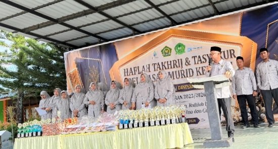 Semarak Pembagian Rapor di MIN 11 Banda Aceh: Penghargaan Prestasi, Literasi, dan Karya Guru