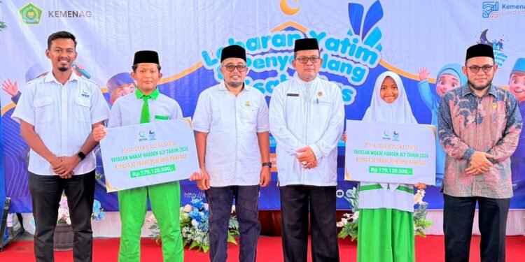 Peringati Bulan Wakaf Nasional, Yayasan Wakaf Haroen Aly Salurkan Beasiswa Rp179 Juta untuk 30 Santri