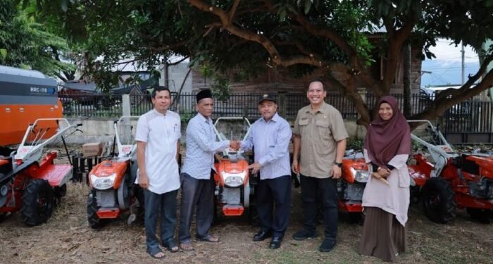 Pemkab Aceh Besar Salurkan Puluha Alat dan Mesin Pertanian untuk Petani