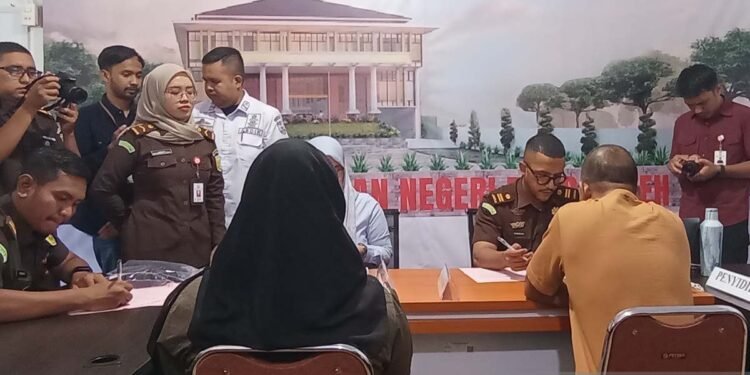 Kejari Banda Aceh Tahan Dua Tersangka Pelanggaran Syariat Islam
