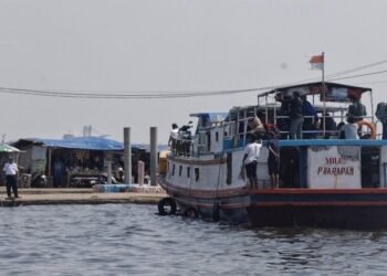Kapal Mati di Tengah Laut, 26 Penumpang Dievakuasi ke Pulau Panggang