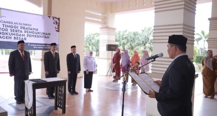 Bupati Aceh Besar Lantik JPT Pratama dan Administrator, Tekankan Amanah Jabatan dan Peningkatan Kinerja