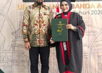 Istri Bupati Al-Farlaky Raih Gelar Doktor di UIN Ar Raniry