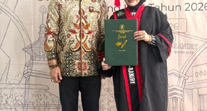Istri Bupati Al-Farlaky Raih Gelar Doktor di UIN Ar Raniry