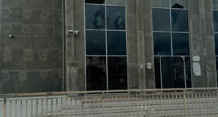 Jendela Masjid Al-Muttaqin Bener Meriah Rusak Usai Gempa 4,2 Magnitudo
