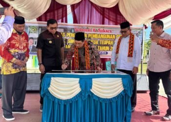 Staf Ahli Menteri Agama RI Resmikan Gedung MIN 3 Simeulue dan KUA Teupah Tengah