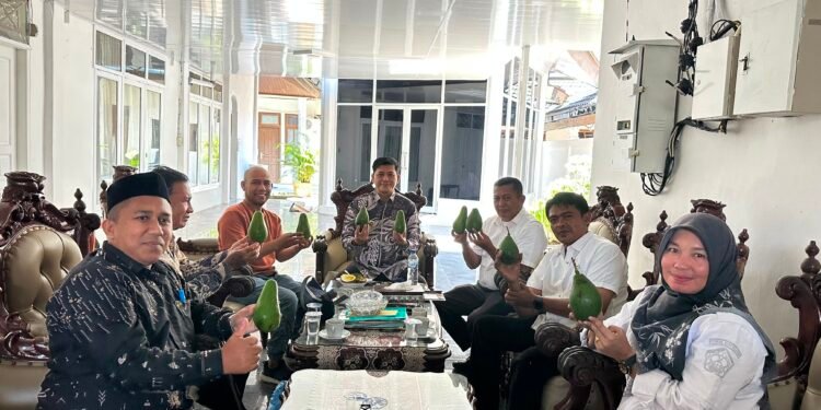 Petani Pokat,Kopi Dan Durian Sawang Sambangi Kediaman Bupati Aceh Selatan