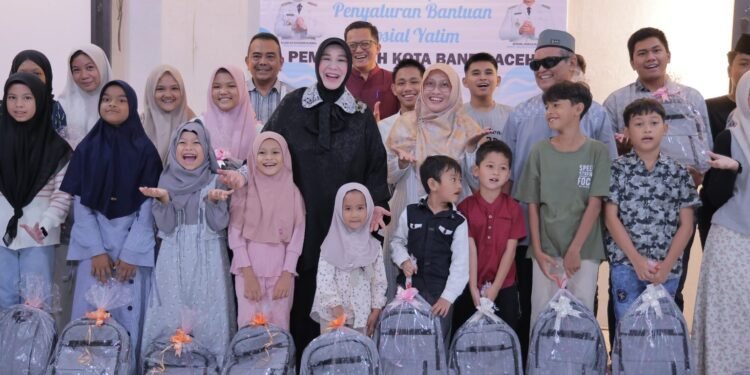 Banda Aceh Salurkan Bantuan Sekolah untuk 250 Anak Yatim