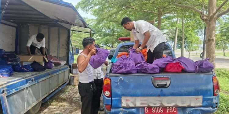 Bupati Pastikan Tak Ada Warga Huntara Terlewat, Dinsos Pidie Jaya Salurkan Bantuan Susulan