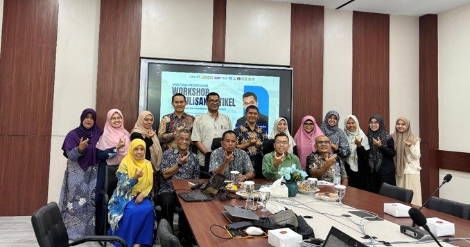 Visiting Professor UTM di Departemen Matematika FKIP USK, Dorong Publikasi Internasional