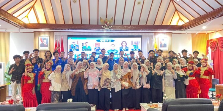 Mahasiswa Diajak Berani Masuk Sistem Tanpa Kehilangan Idealisme