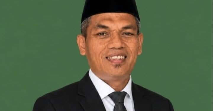 Kacabdisdik Kota Subulussalam Ajak Ayah Antarkan Anaknya di Hari Pertama Sekolah