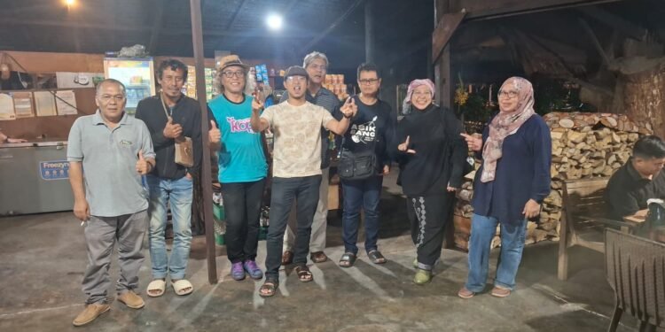 Malam Ini, Rektor, Walikota, dan Tokoh publik Baca Puisi di Kedai Kopi