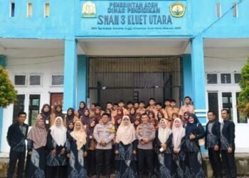 Kepala SMAN 3 Kluet Utara Undang Kanit Binmas dan Bhabinkamtibas Pemateri MPLS