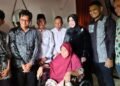 Dinsos Banda Aceh Salurkan Kursi Roda untuk Lansia Penyandang Disabilitas