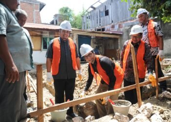 Ketua DPRK Letakkan Batu Pertama Rumah Layak Huni, Tahun Ini Advokasi 4 Rumah