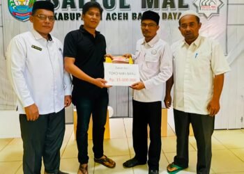 Ramlan, Pemilik Toko Emas Baru Serahkan Zakat Tijarah ke Baitul Mal Abdya