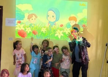 Mahasiswa KKN USK Gelar Nobar Film Edukatif untuk Tanamkan Karakter Anak di Cut Langien