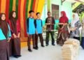 67 Siswa Baru SMAN 1 Madat Dapat Pakaian Sekolah Gratis