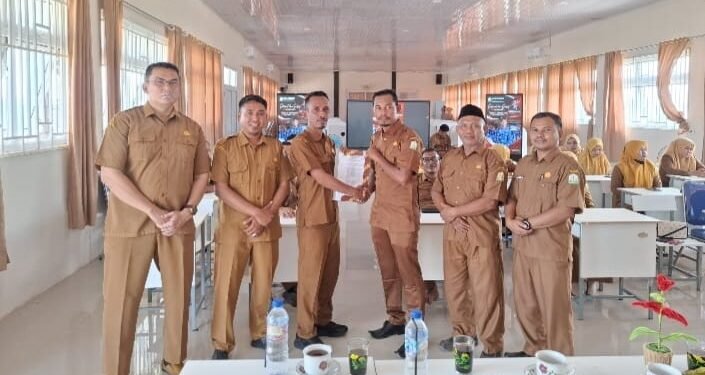 Kasi Cabdisdik Kabupaten Aceh Timur Antar Tugas Kepala SMKN 1 Julok