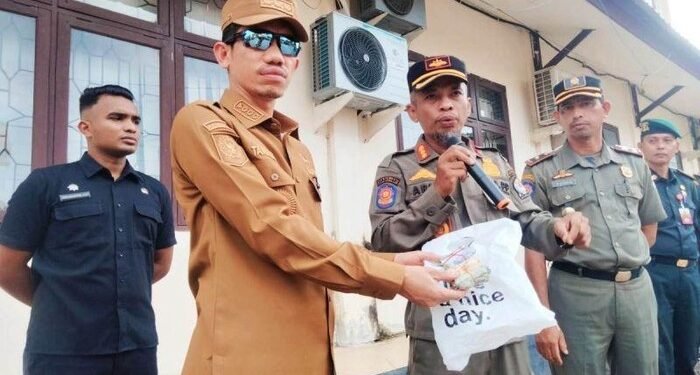 Viral, Satpol PP Aceh Barat Ambil Uang Pengemis Tunanetra