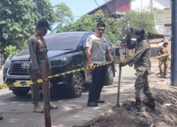 Satpol PP dan WH Aceh Besar Tertibkan PKL Gunakan Fasilitas Umum