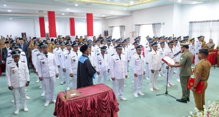 Bupati Al Farlaky Lantik 57 Keuchik