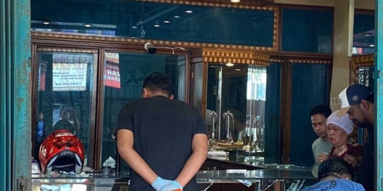 Perambok Bersenjata Gasak Toko Emas di Aceh Selatan