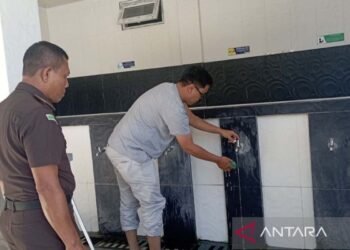Ohku, Seorang Ayah di Banda Aceh Dihukum Bersihkan Masjid Usai Terbukti Terlantarkan Anak