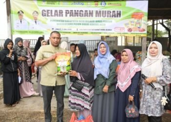 Ratusan Warga Serbu Pasar Murah di Kecamatan Darul Imarah
