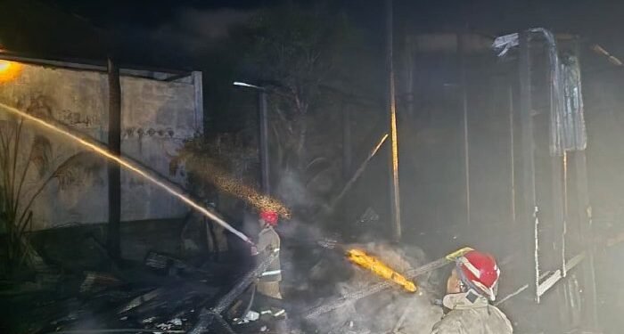 Tiga Rumah dan Satu Kandang Kambing Terbakar di Kuta Baro 