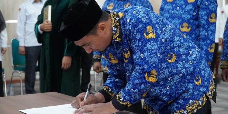 Kakanwil Kemenag Aceh Lantik 23 ASN, Tekankan Penempatan Berdasarkan Kebutuhan Organisasi
