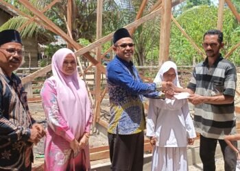 Kemenag Aceh Timur Kunjungi Kediaman Dua Siswi Korban Musibah Kebakaran