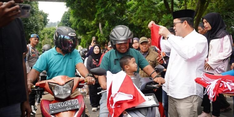 Masyarakat Sambut Antusias Pembagian 1.000 Bendera Merah Putih di Aceh Tengah