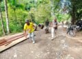 Angkut Batu Karang Demi Jembatan, TNI dan Warga Kebut Pembukaan Jalan TMMD di Aceh Selatan