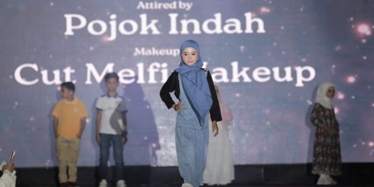 Fashion Show Kolaborasi Meriahkan Festival QRIS Pasar Aceh