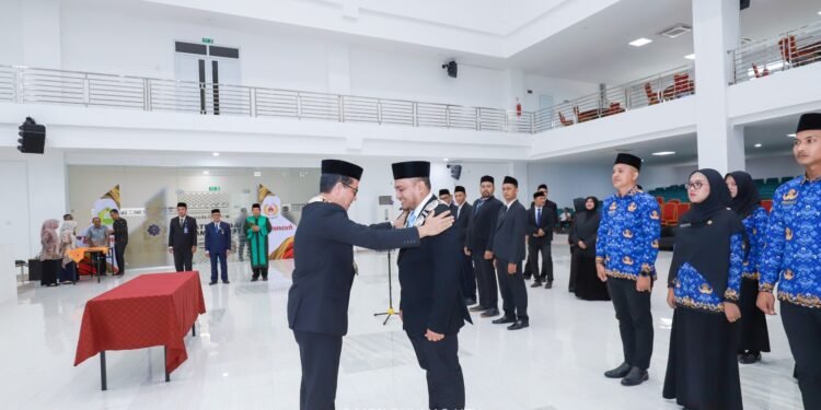 Rektor UTU Meulaboh Lantik Prof Iskandar Abdul Samad Jabat Kepala LPMPP