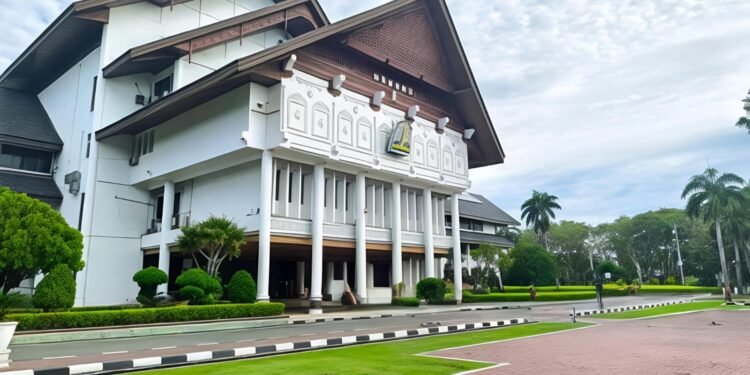 Presiden atau Gubernur Yang Berhentikan Sekda?