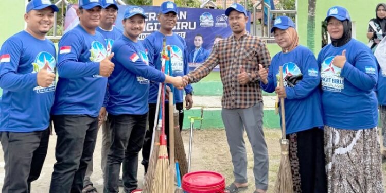 Demokrat Aceh Besar Gelar Gerakan Langit Biru, Bersihkan Meunasah dan Bagikan Sembako