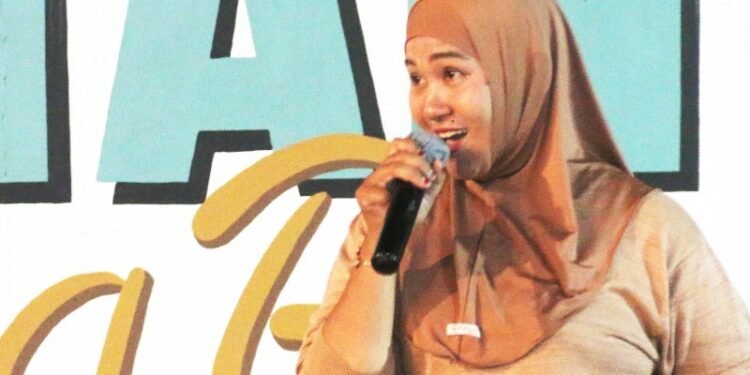 Ella Gayo Bacakan Puisi Kritis Wiratmadinata di Halaman Jeda Batoh