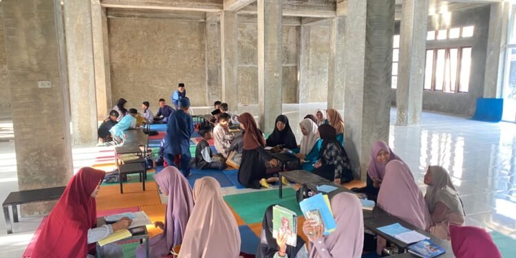 Mahasiswa KPM Mandiri Bina Generasi Qurani di Burni Bius Baru