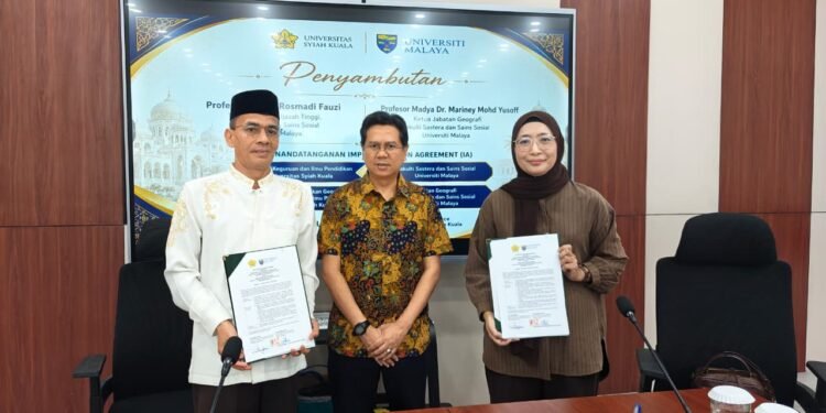 Departemen Pendidikan Geografi FKIP USK dan Departemen Geografi Fakulti Sastera dan Sains Sosial Universiti Malaya Teken Implementation Agreement